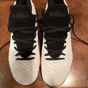 Nike Lebron James XVI Basketball Shoes